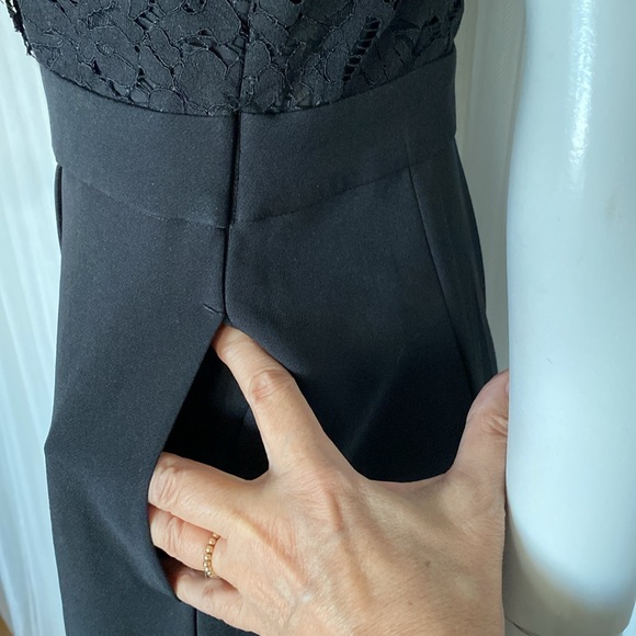 NEW!! Isaac Mizrahi black lace wide leg jumpsuit! Ruffles holiday, event Size 6 - Picture 11 of 17